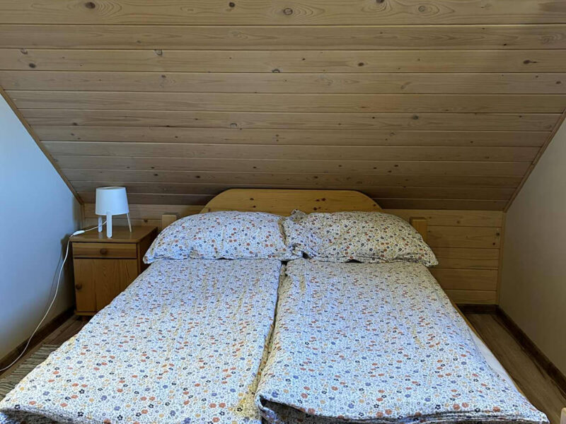 Łoże małżeńskie w Domku na Skalicy