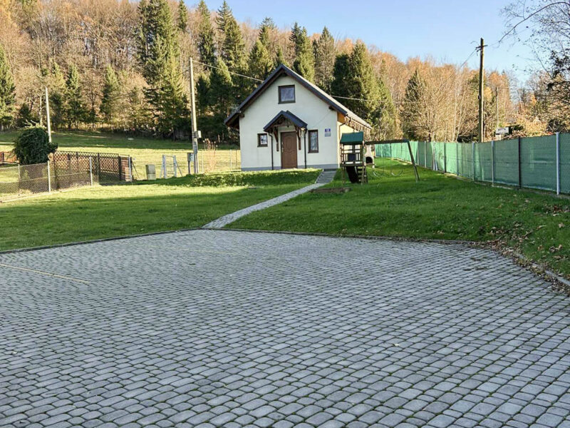 Parking przy Domku na Skalicy w Ustroniu